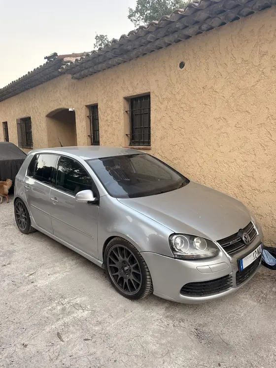 Volkswagen Golf R32
